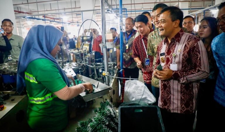 REFLEKSI EKONOMI JATENG 2025,Pertumbuhan Ekonomi Melesat, Investasi Bergeliat