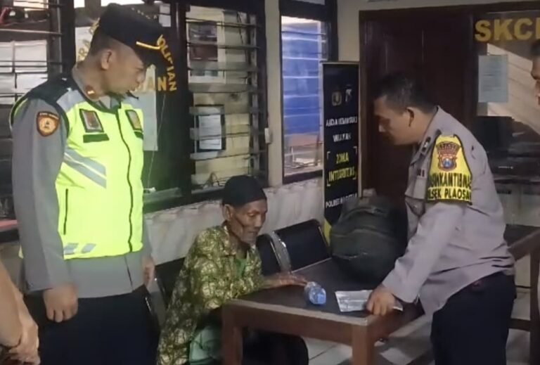 Pulang dari Kalimantan Kebingungan, Kakek Subianto Nyasar ke Kantor Polisi 