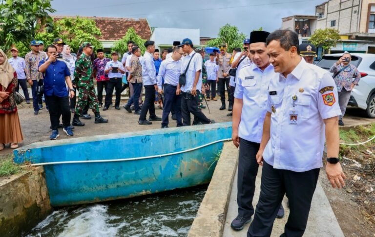 Lebih Efisien dan Ramah Lingkungan, Pemprov Jateng Operasikan Pompa Air Tenaga Surya untuk Tanggulangi Rob Demak