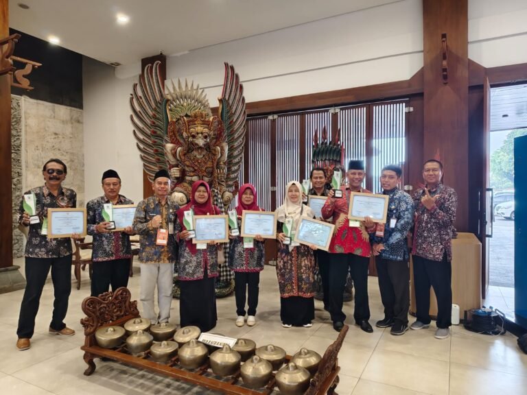 7 Sekolah Rembang Raih Adiwiyata Nasional 2025