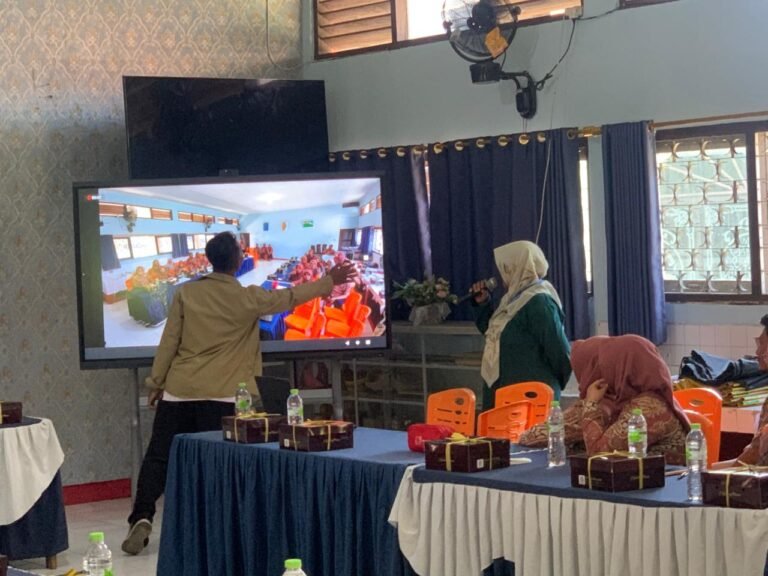 Smartboard IFP Mulai Dikenalkan Para Guru