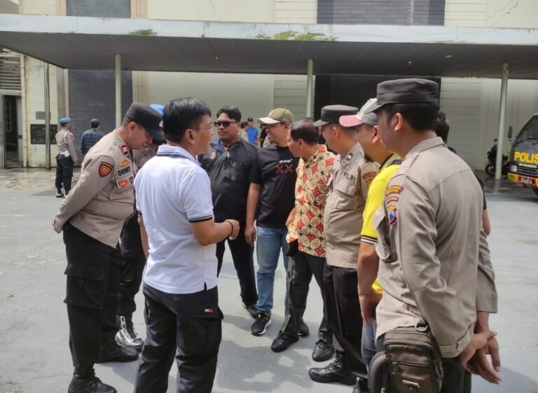 Polisi Amankan Unjuk Rasa kepada PT Petropack Agro Industri