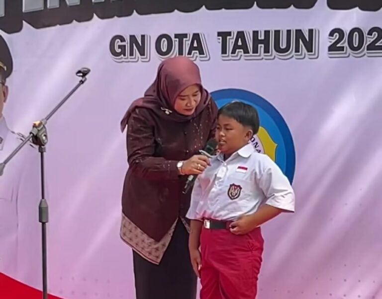 Ribuan Siswa SD dan SMP Terima Dana GN OTA Karanganyar