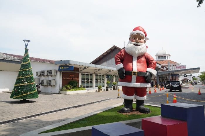 Nuansa Natal Sambut Pelanggan KA di Stasiun