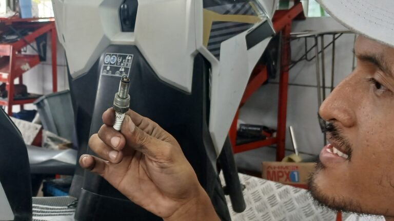 Kenali Tanda Busi Motor Waktunya Ganti Agar Tidak Brebet