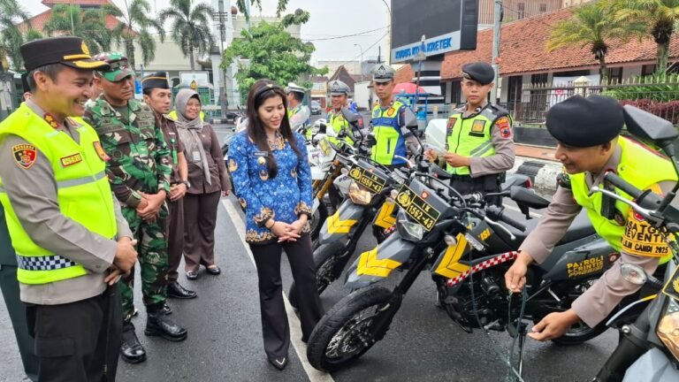 Petugas Pengamanan Nataru Dilengkapi Selang Darurat