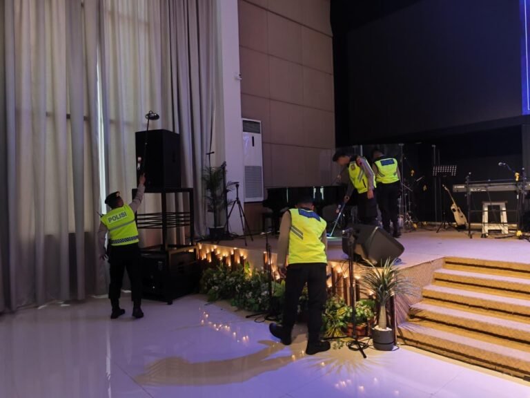 Polres Kudus Sterilisasi Gereja Jelang Perayaan Natal