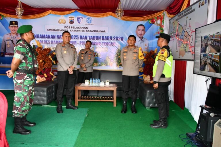 Kapolda Jateng Tinjau Pos Pelayanan Tawangmangu, Pastikan Pelayanan dan Keamanan Warga Optimal