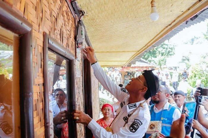 PLN Wujudkan Kampung Adat Kuta Lebih Mandiri dan Berkelanjutan