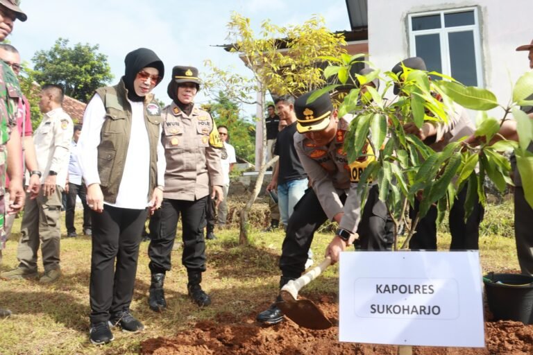 Forkopimda Sukoharjo Tanam 1.000 Pohon di Bulu, Wujudkan Asta Cita Lingkungan