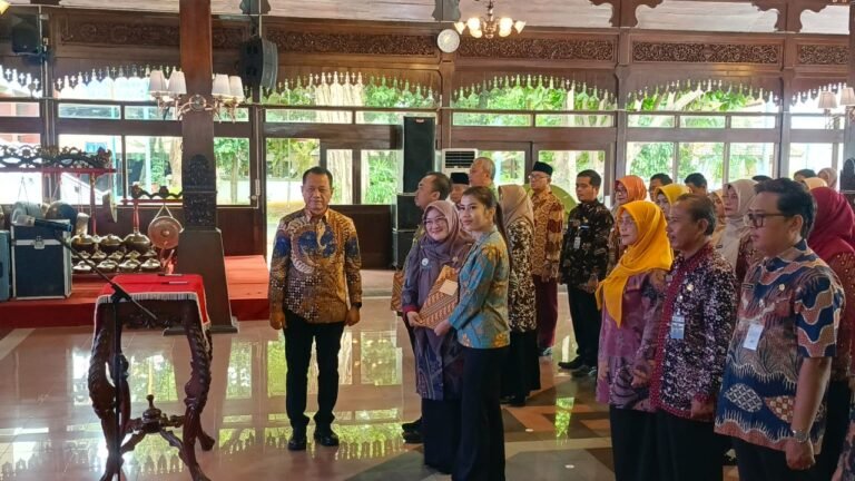 Sam’ani Lantik 101 Pejabat Baru Bidang Pendidikan dan Kesehatan