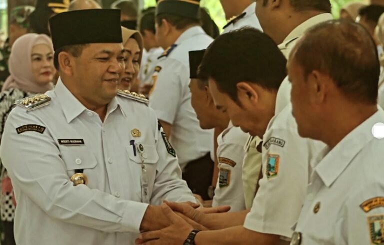 Lantik 139 Pejabat, Bupati Semarang Ingatkan Bolos Kerja Tunjangan Dipotong 