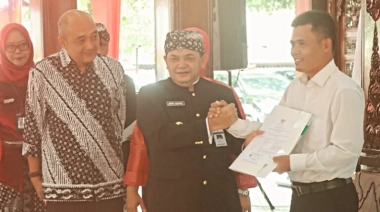 Bupati Semarang Ajak Ratusan PPPK Paruh Waktu dan Peserta Jalan Sehat Kumpulkan Donasi Bencana