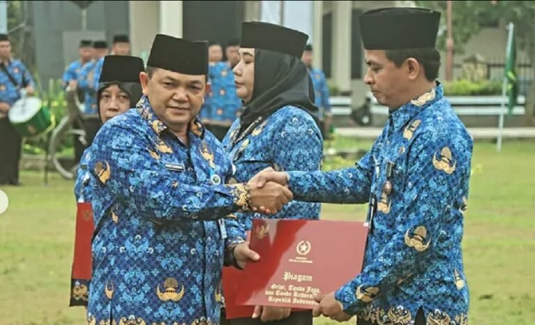 Solidaritas Sesama, 10 Anggota KORPRI Kabupaten Semarang Dibantu Perbaikan Rumah