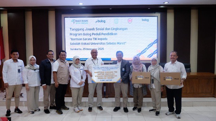 BULOG Perkuat Sarana TIK Sekolah Vokasi UNS