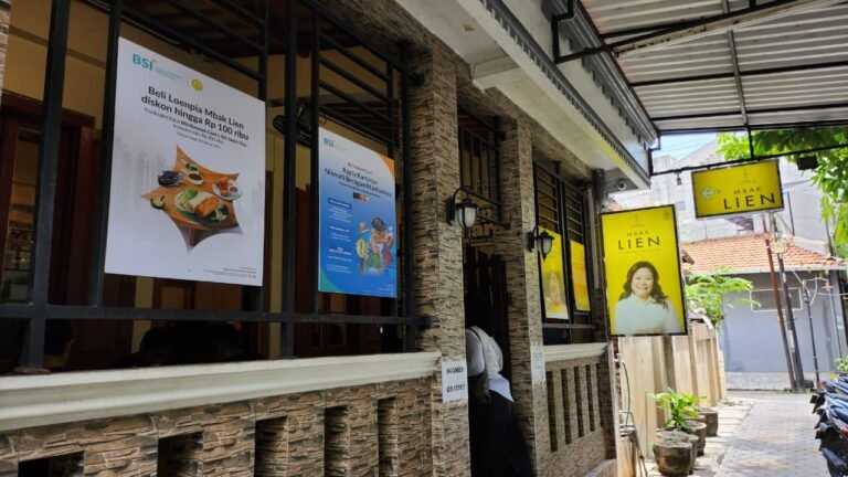 Kulineran ke Semarang? Loenpia Mbak Lien Jangan Sampai Terlewat!