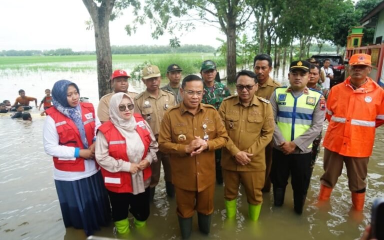 Gerak Cepat Hadapi Banjir, Bupati Pati Sudewo Terjun Langsung, Pastikan Akses Vital Segera Dipulihkan
