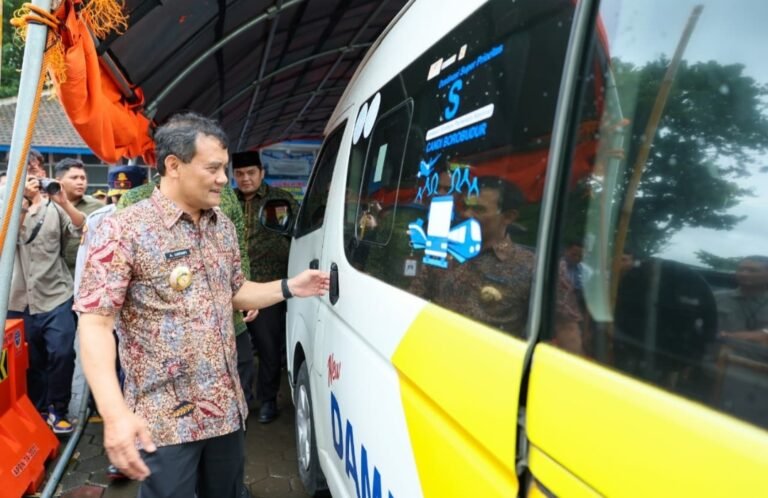Perkuat Konektivitas Wilayah Kepulauan, Gubernur Ahmad Luthfi Resmikan Bus DAMRI Karimunjawa