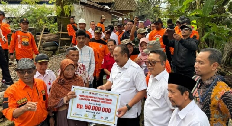 Wujud Kepedulian, Bank Jateng Bantu Bangun Rumah Korban Longsor