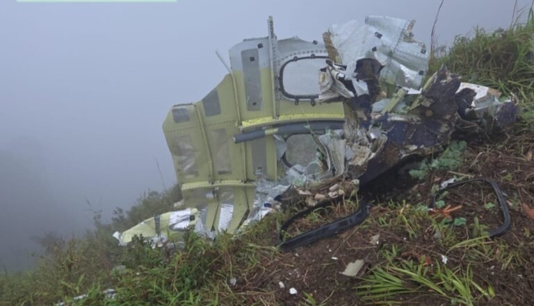 Ditemukan Puing Pesawat Tabrak Gunung di Makasar 