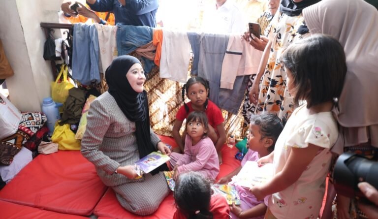 Bunda PAUD Jateng Turun Gunung  “Trauma Healing” Anak-Anak Korban Banjir 