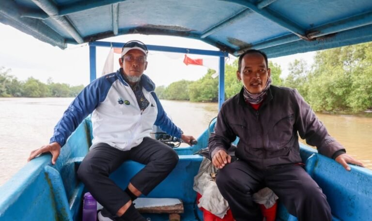 Terinspirasi Kisah Guru Muchtar, Sekda Jateng Susuri Jejak Menuju Sekolah Terluar di Clacap