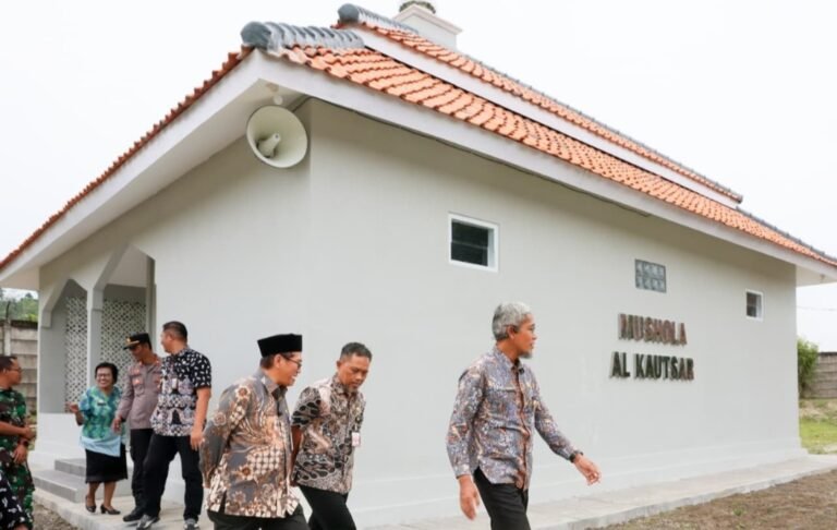 Sekda Sumarno Resmikan Mushola Rumah Pelayanan Sosial Pemprov Jateng di Cilacap