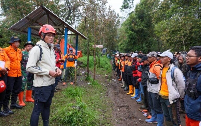 Dua Hari, Sekda Jateng Ikut Terjun Mencari Pendaki Mongkrang yang Hilang 
