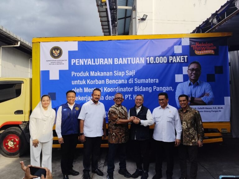 Zulhas Tinjau Pabrik Pangan Siap Saji dan Salurkan Bantuan Ojol