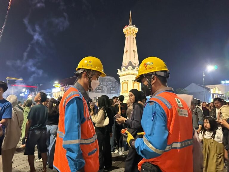 Kisah Afif dan Tim PLN Siaga Jaga Keandalan Kelistrikan di Titik Massa