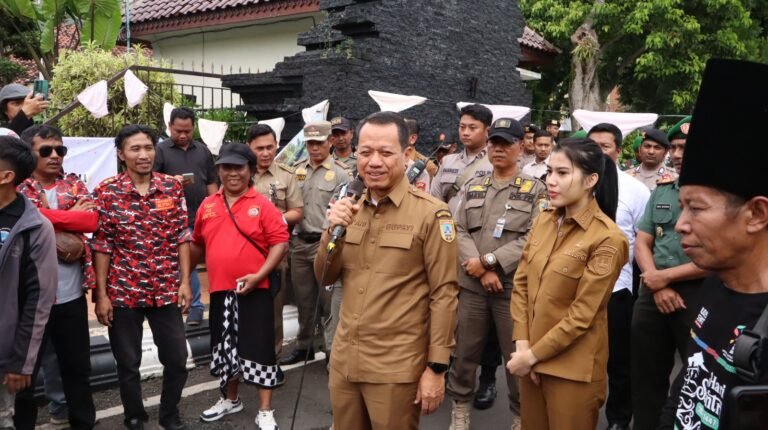 Puluhan Warga Kudus Desak Pencopotan Ketua KONI