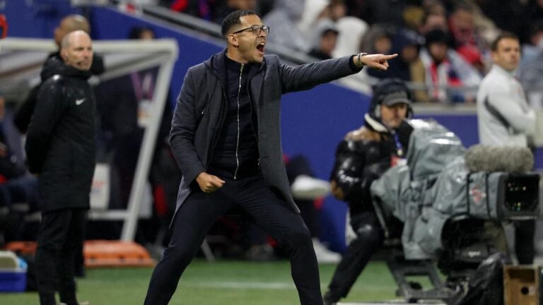 Chelsea Tunjuk Liam Rosenior