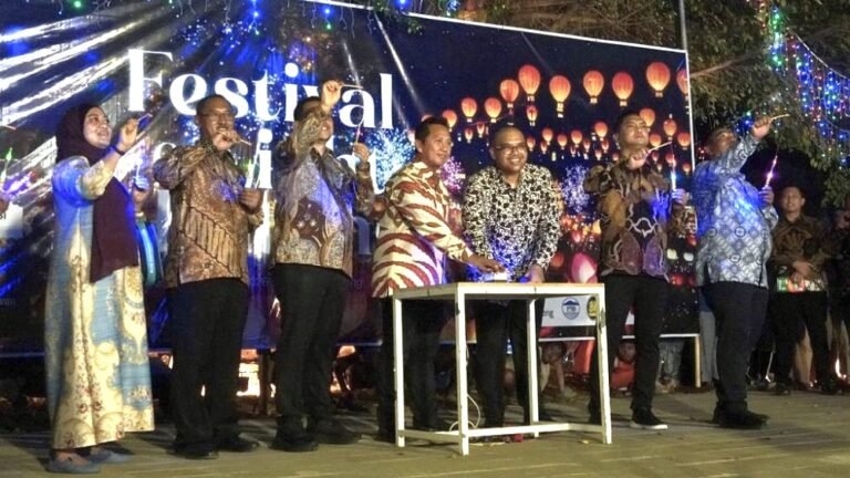 Pesona Taman Bank Jateng di Festival of Light Batang