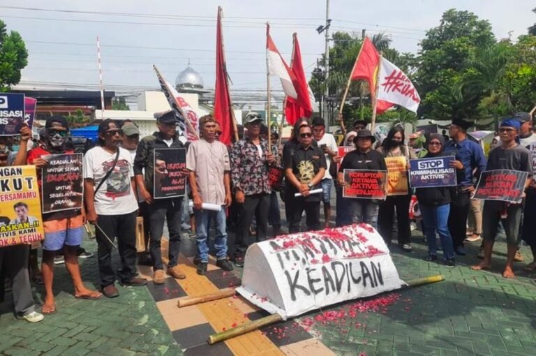 AMPB Pati Desak Bebaskan Botok dan Teguh