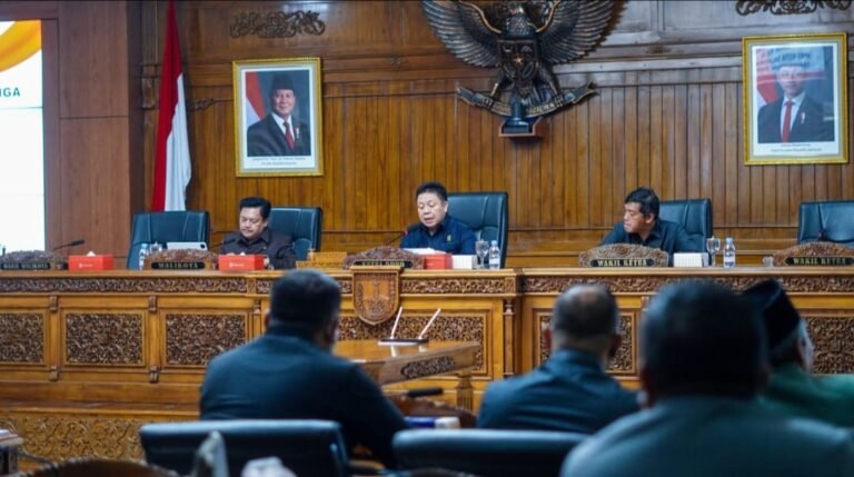 Sidang Paripurna, Ketua DPRD Salatiga, Tegaskan  Fungsi Pengawasan  dan Legislasi