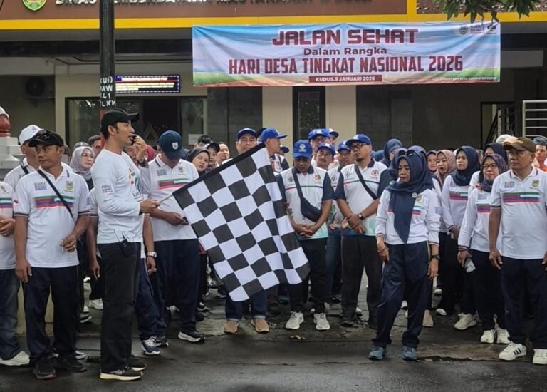 Peringati Hari Desa Nasional, Dinas PMD Kudus Gelar Jalan Sehat