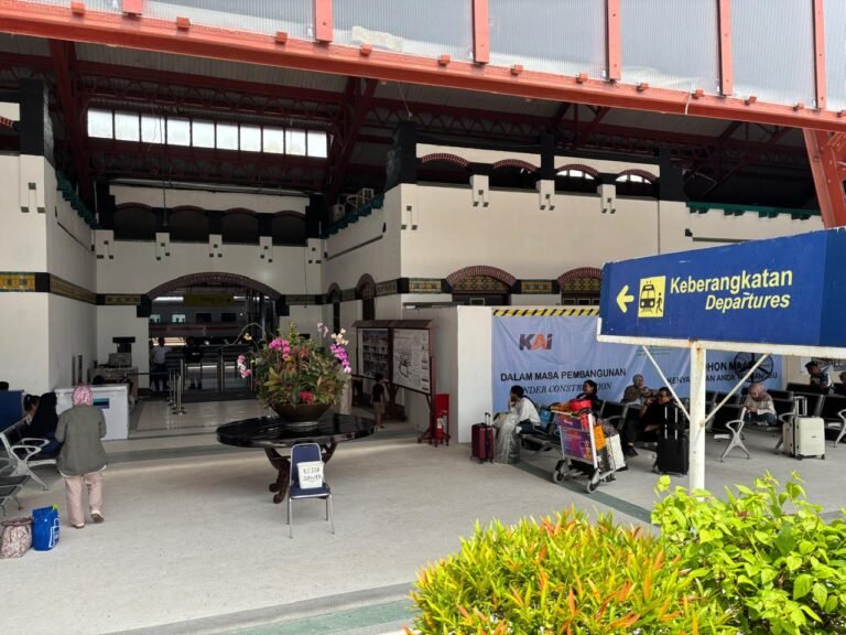 Boarding Gate Stasiun Tawang Sementara Dipindah ke Barat