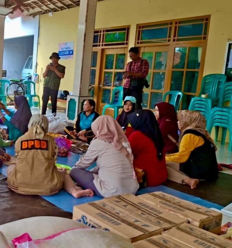 Pemprov Jateng Salurkan Bantuan Ratusan Juta Rupiah ke Empat Daerah Banjir