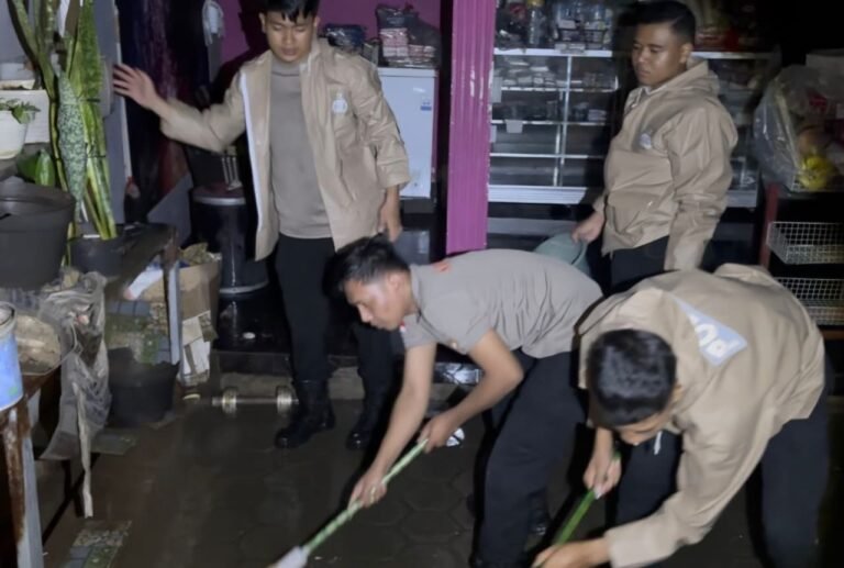 Polrestabes Gerak Cepat Bantu Warga Terdampak Banjir