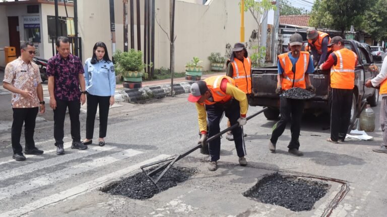 Pemkab Kudus Kebut Perbaikan Jalan Pasca Banjir