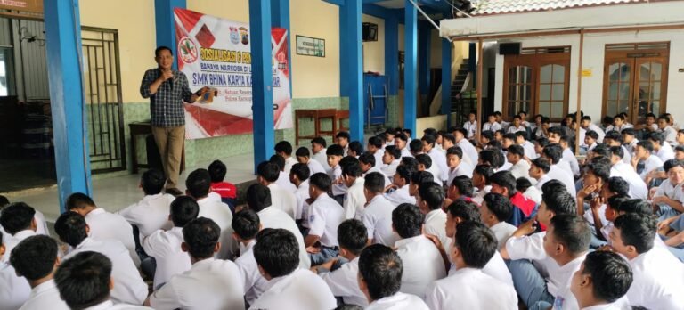 Satresnarkoba Polres Karanganyar Berikan Penyuluhan Bahaya Narkoba di SMK Bhina Karya