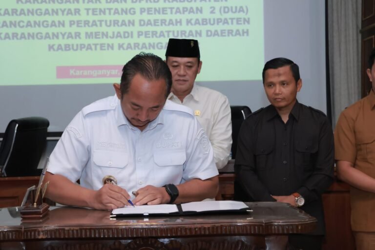 Dua Raperda Ditetapkan jadi Perda