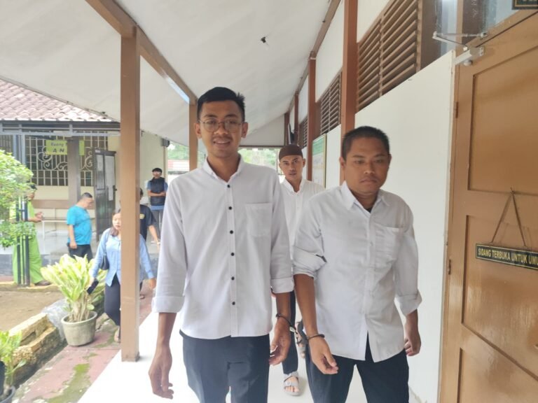 Tok! Penjaga Palang Pintu Kereta Api Gayam Diputus Bebas