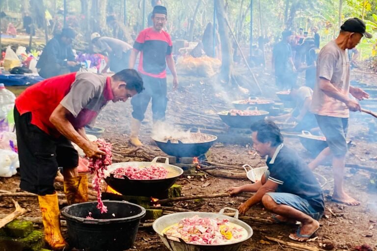 Tradisi Nyadran di Makam Sentono, Ngijo Gunungpati Semarang
