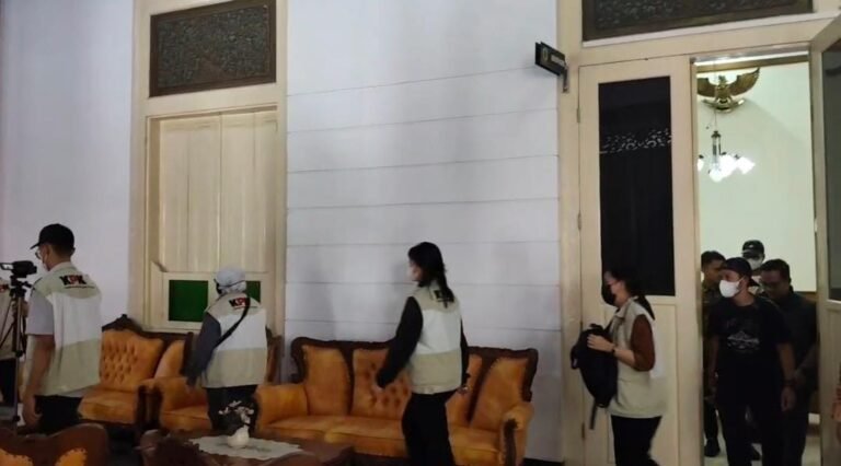 Pasca Penangkapan Sudewo, KPK Geledah Kantor dan Rumdin Bupati Pati