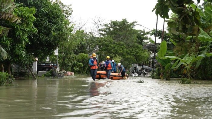 Banjir, PLN Gerak Cepat Amankan Listrik di Pekalongan