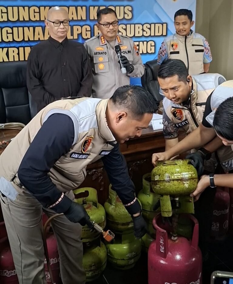 Komplotan Pengoplos 2.178 Tabung Elpiji Diamankan