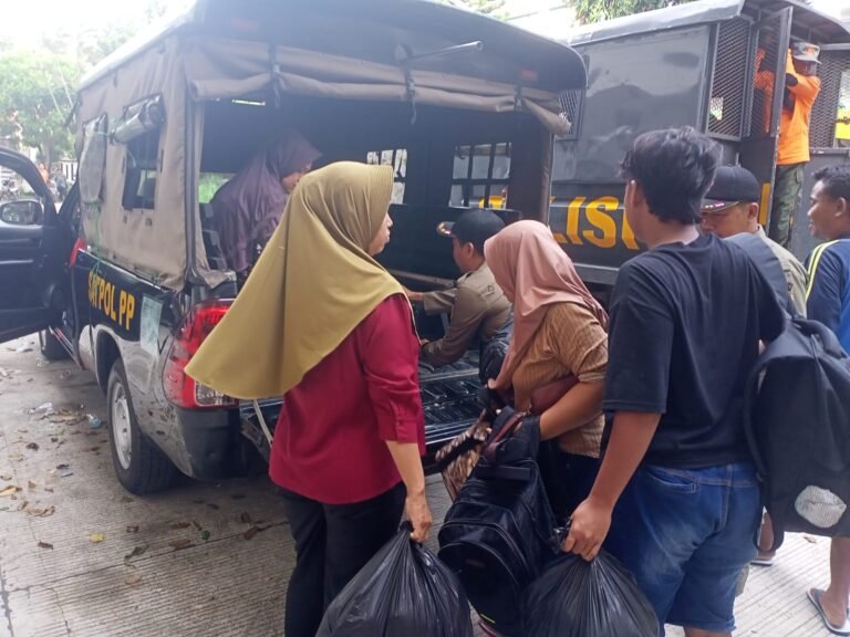 Banjir Surut, Ratusan Pengungsi di Kudus Berangsur Pulang