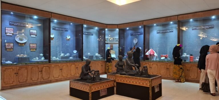 Kunjungan Wisatawan Sepanjang 2025 Turun 14 Persen