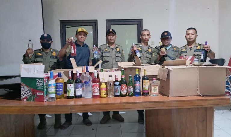 Jelang Ramadhan, Satpol PP Kudus Sapu Bersih Botol Miras